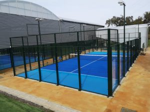 Cómo elegir una pista de pádel profesional: Guía técnica para clubs e inversores